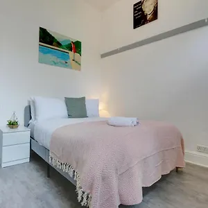 the-priory-boutique-1-bed-apartment.yorkshirehotels.net/